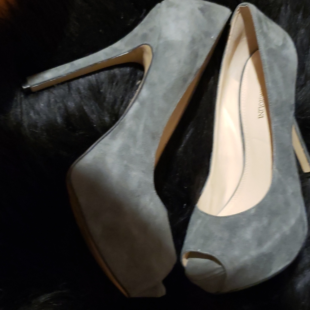 Shoes - Picture 4 of 4